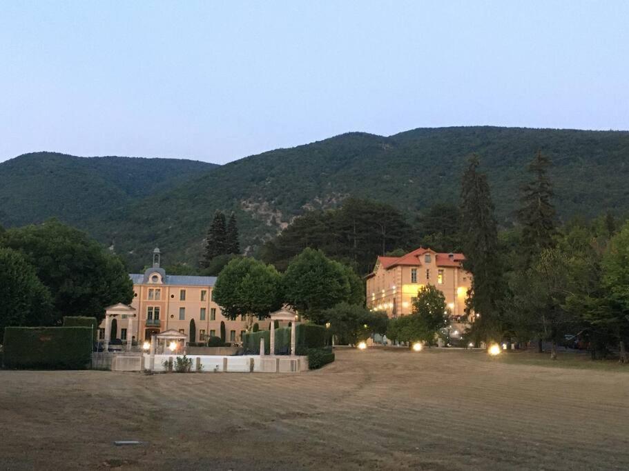 Apartamento La Vue Est Belle Montbrun-les-Bains Exterior foto